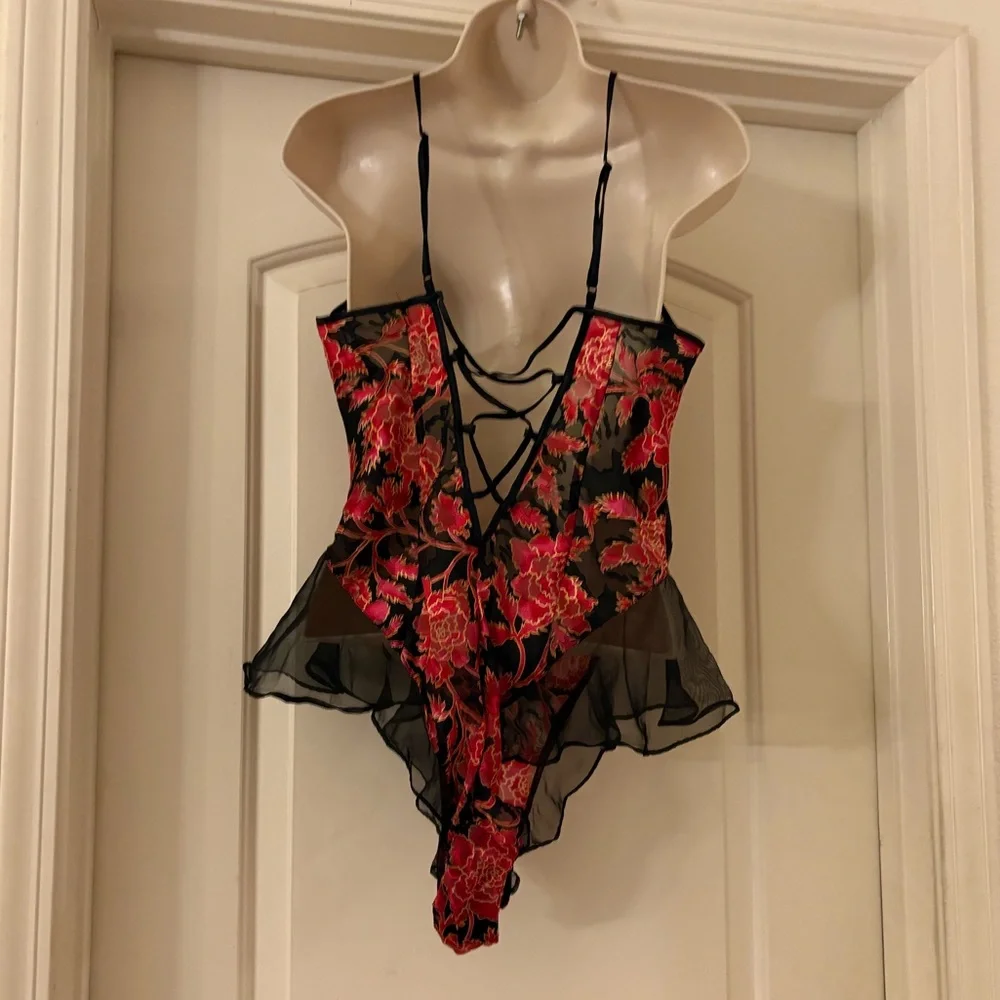 Victoria’s Secret Gold Label Vintage Rose Floral‎ Bodysuit Mesh